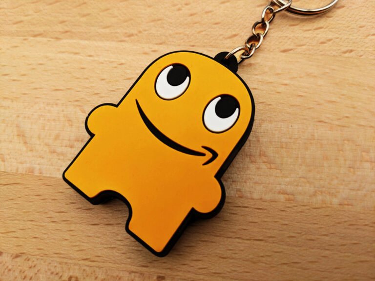 Porta-chaves PVC personalizados – Logótipo da Amazon com boneco laranja e sorriso